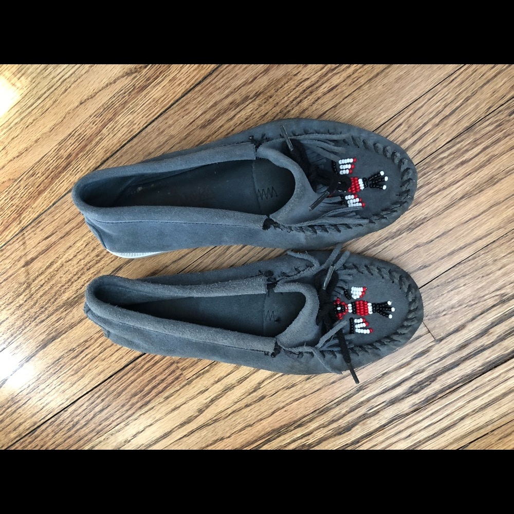 Women’s Blue Size 7, Minnetonka Moccasins